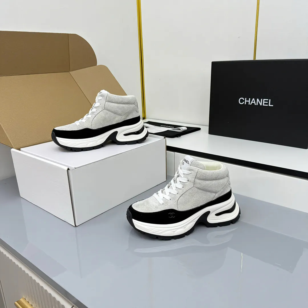 👟👟Ex-factory price 700👟👟 Chanel bread shoes ~ original calfskin panda shoes Chanel 25C latest hot style panda black and white sports shoes casual sneakers Xiaoxiang hot item classic black and white panda color coco girls must pay Fabric: original custom mixed sheepskin lining: original imported breathable mesh lining outsole: Original molded rubber + TPU combination Size: Women's 35-41